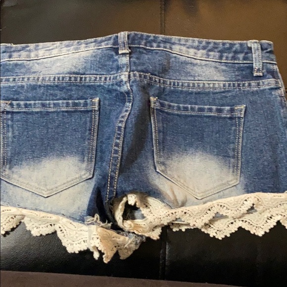 Forever 21 denim shorts - Picture 2 of 3